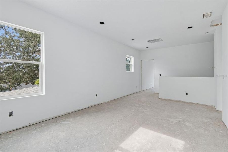 Spacious, unfurnished interior of a new home in , Crystal Beach (Image 8).