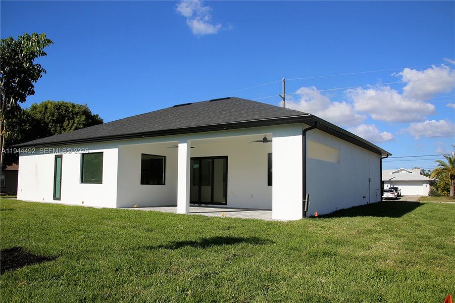 Exterior details and patio area of a home in , Cape Coral (Image 17).