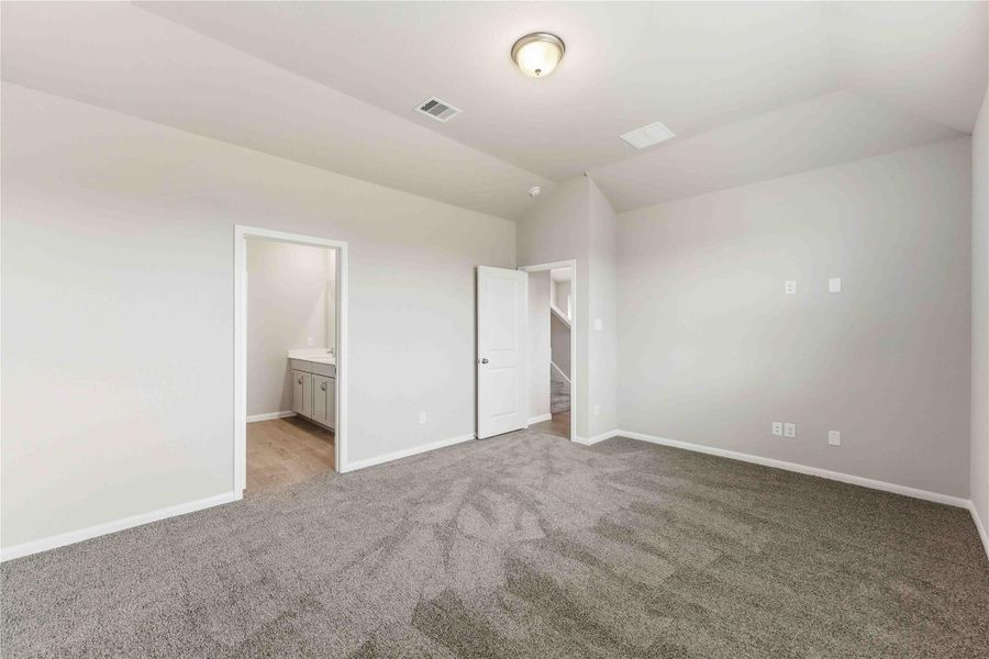 Spacious, unfurnished interior of a new home in Sunterra, Katy (Image 29). Spacious, unfurnished interior of a new home in Sunterra, Katy (Image 29).