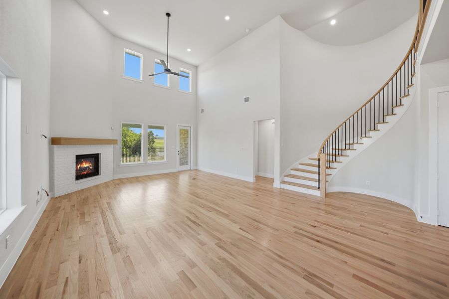 Spacious, unfurnished interior of a new home in Aster Park, McKinney (Image 22).