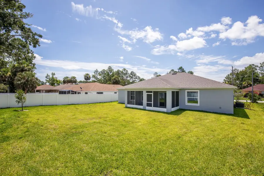 Representative exterior details of a home built from the Willow by Maronda Homes in Englewood, Englewood (Image 4).