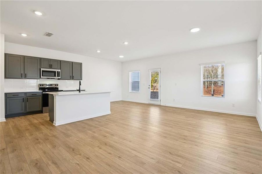 Spacious, unfurnished interior of a new home in Leydenview, Mableton (Image 22).