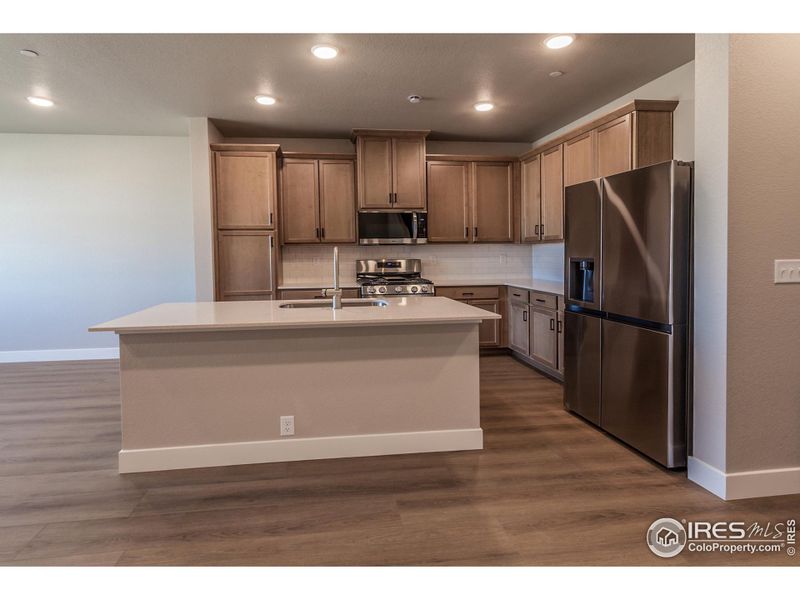 EXAMPLE PHOTO: KITCHEN W/ S.S. APPLIANCES