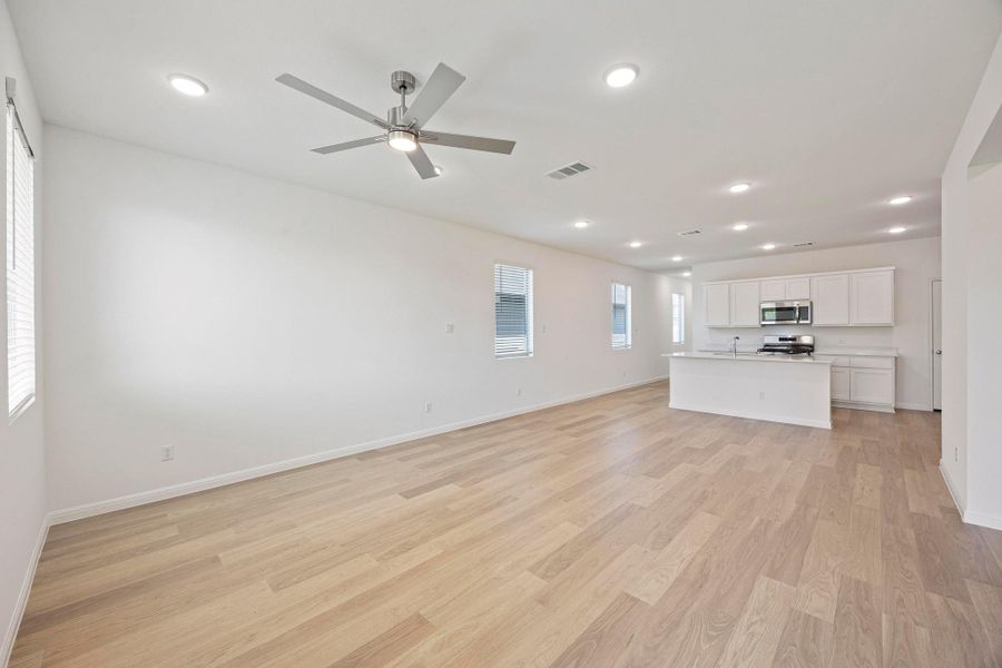 Spacious, unfurnished interior of a new home in Trinity Ranch, Elgin (Image 26).