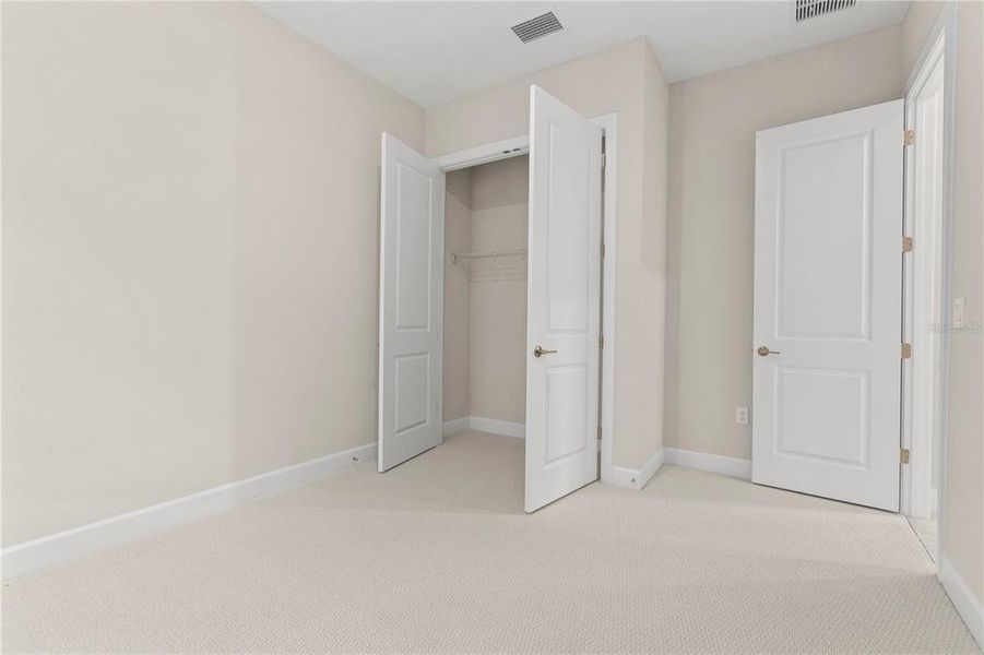 Spacious, unfurnished interior of a new home in , Sarasota (Image 33).