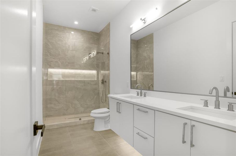 Furnished interior view inside a new home in , Dallas (Image 28).