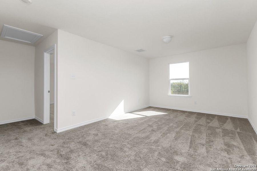 Spacious, unfurnished interior of a new home in Spanish Trails, San Antonio (Image 21).