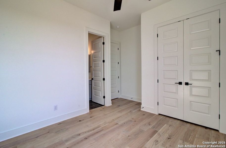 Spacious, unfurnished interior of a new home in Verandas at the Rim, San Antonio (Image 42).