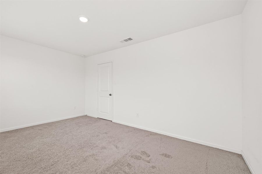 Spacious, unfurnished interior of a new home in Chapel Run, Montgomery (Image 23).