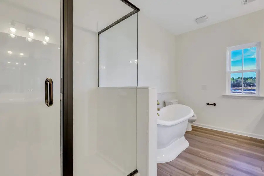 Laurel Owner’s Bath – Separate Tub & Shower Laurel Owner’s Bath – Separate Tub & Shower
