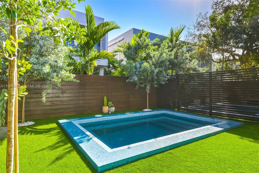 Exterior details and patio area of a home in , Miami (Image 47).