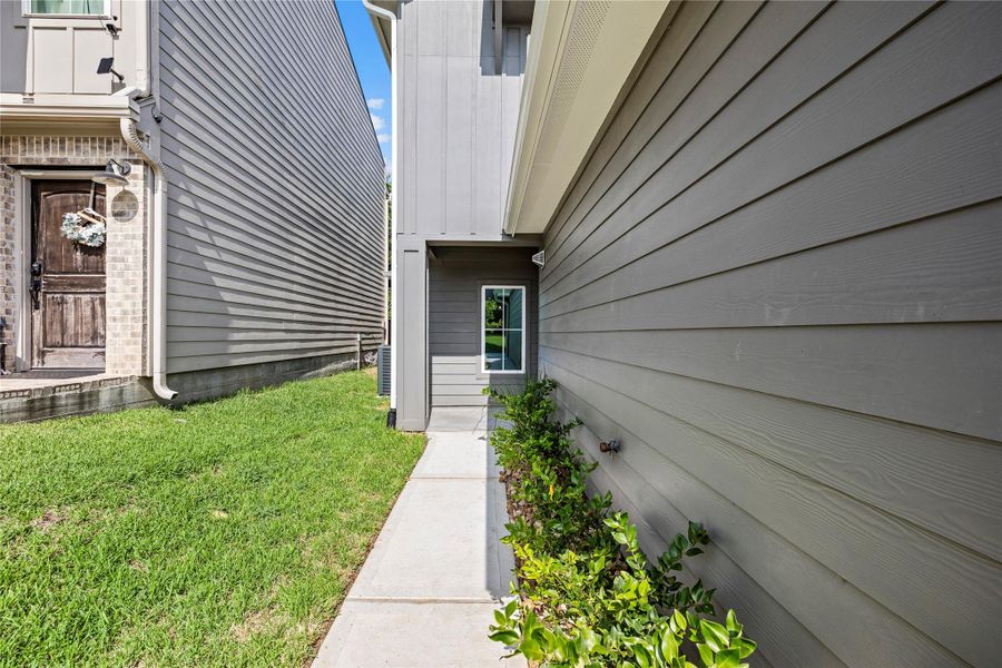 Exterior details and patio area of a home in , Montgomery (Image 3).