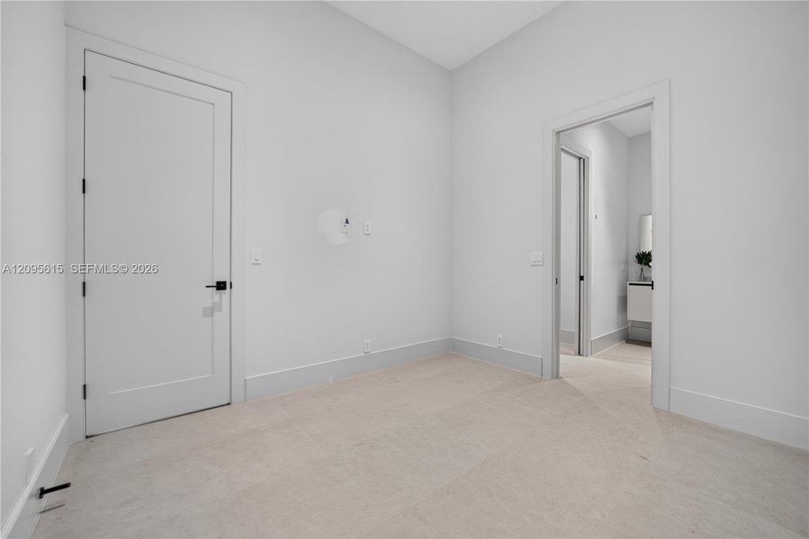 Spacious, unfurnished interior of a new home in , Miami (Image 23).