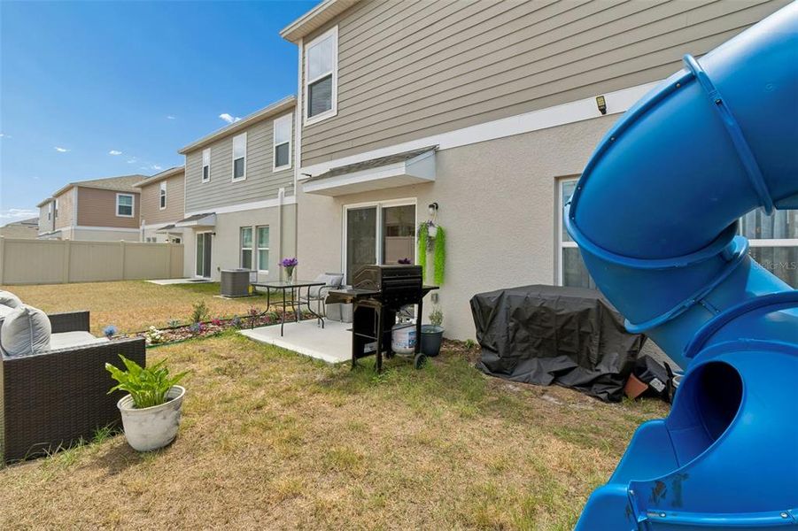 Exterior details and patio area of a home in , Haines City (Image 4).