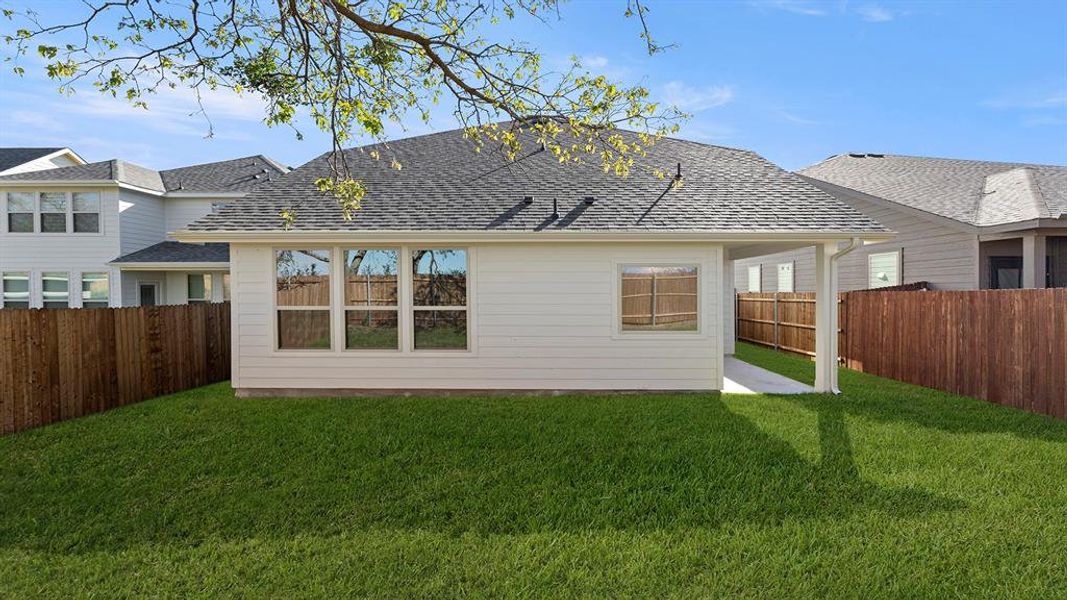 26. 1624 Edgeway - Back