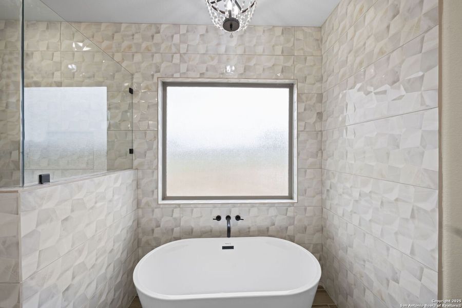 Furnished interior view inside a new home in , Floresville (Image 11).