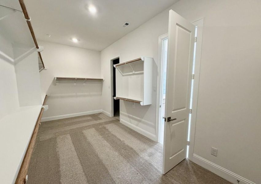 Spacious, unfurnished interior of a new home in Meridiana 70', Manvel (Image 10). Spacious, unfurnished interior of a new home in Meridiana 70', Manvel (Image 10).