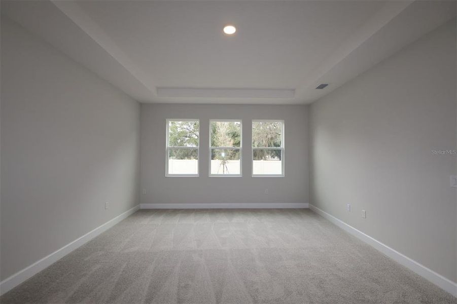Spacious, unfurnished interior of a new home in Willow Run, Apopka (Image 13).