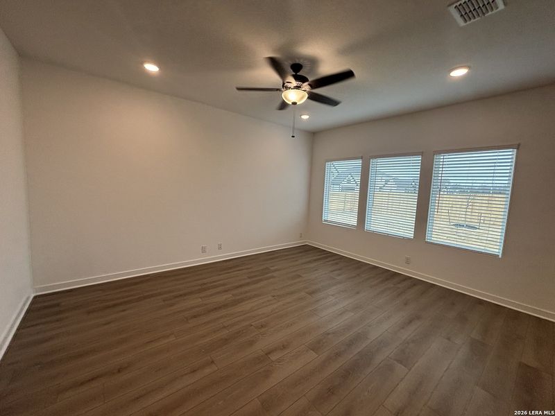 Spacious, unfurnished interior of a new home in Saddlebrook Ranch, Schertz (Image 16).