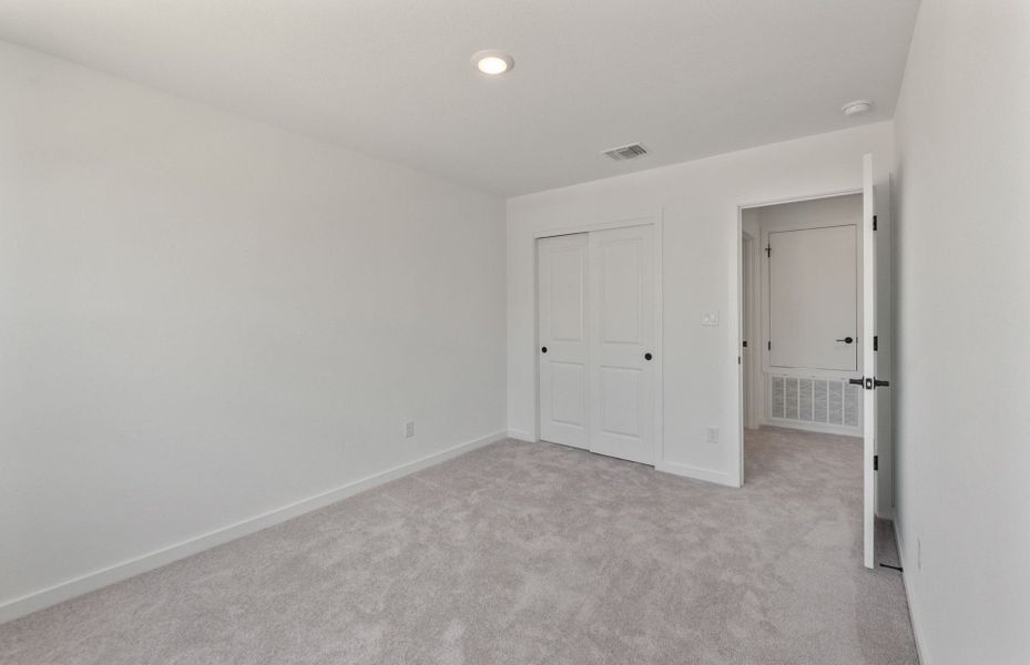 Spacious, unfurnished interior of a new home in Wolf Ranch, Georgetown (Image 17).