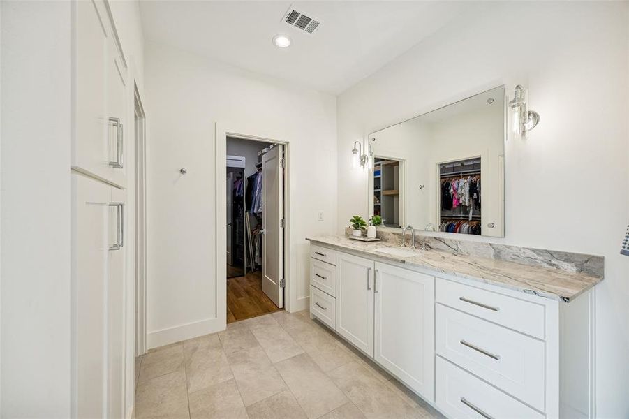 Furnished interior view inside a new home in , Dallas (Image 26). Furnished interior view inside a new home in , Dallas (Image 26).