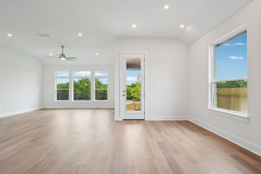 Spacious, unfurnished interior of a new home in Persimmon, Buda (Image 18). Spacious, unfurnished interior of a new home in Persimmon, Buda (Image 18).
