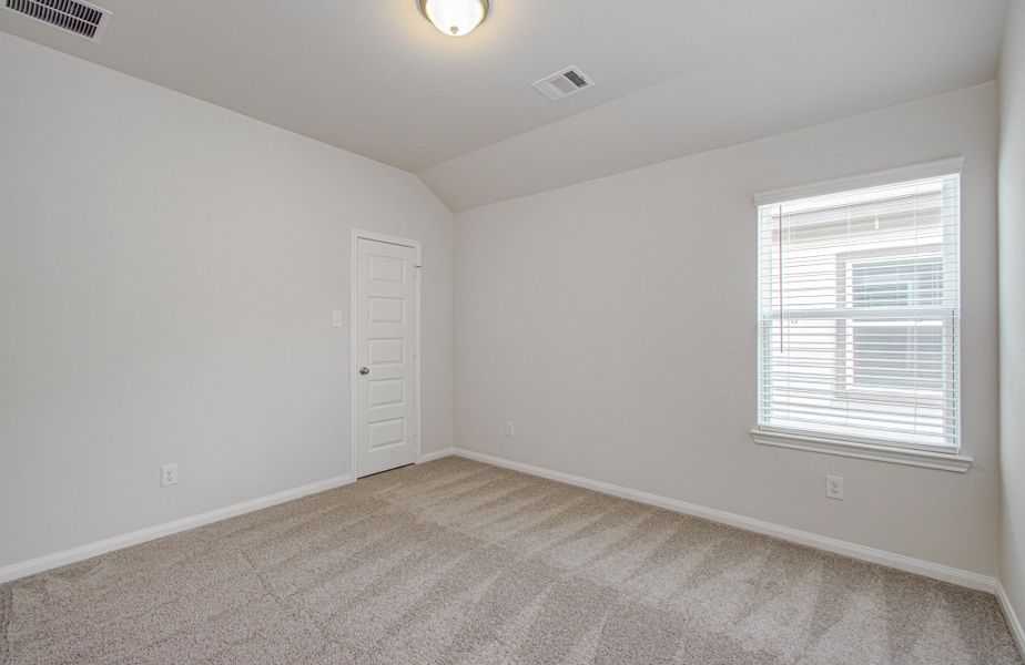Spacious, unfurnished interior of a new home in Aldine Pines, Houston (Image 37).