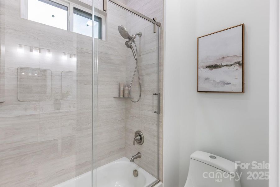 2nd Jack and Jill Bedroom with smooth ceilings