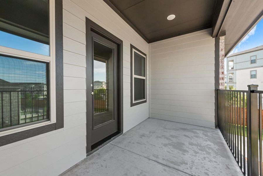 Exterior details and patio area of a home in Bayside, Rowlett (Image 3).