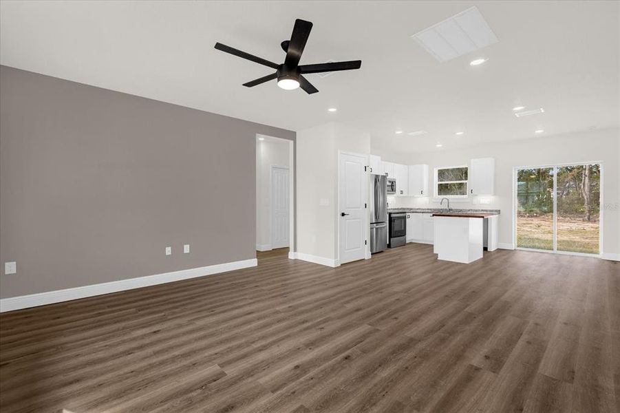 Spacious, unfurnished interior of a new home in , Summerfield (Image 11).