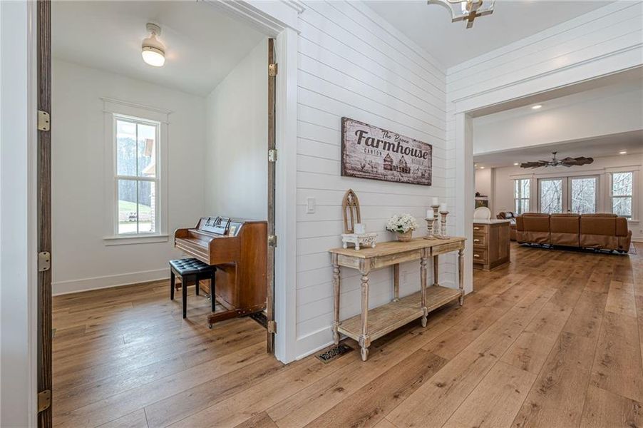 Furnished interior view inside a new home in , Waleska (Image 52).