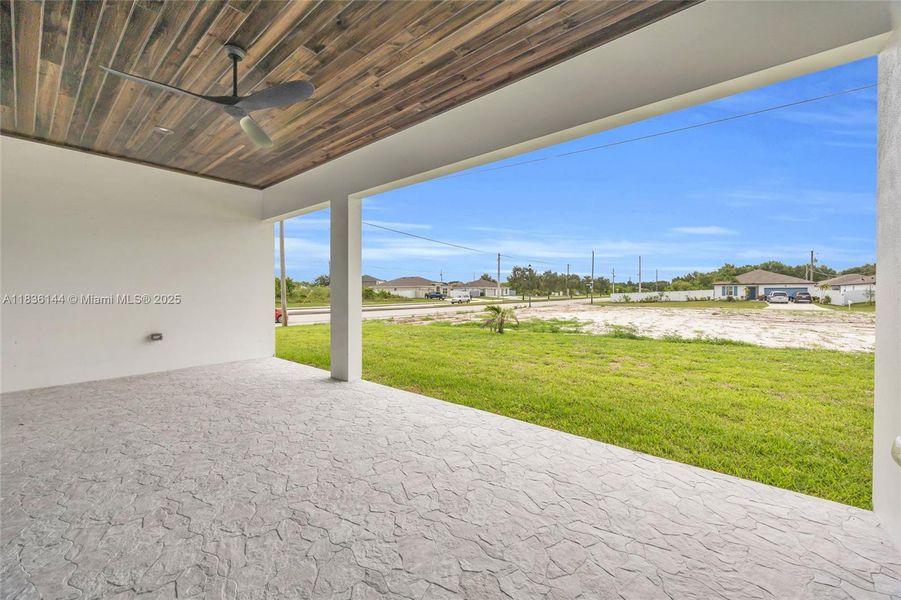 Exterior details and patio area of a home in , Port St. Lucie (Image 4).