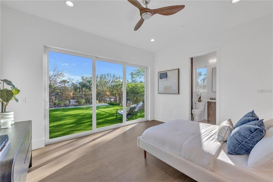 Furnished interior view inside a new home in , Sarasota (Image 70).
