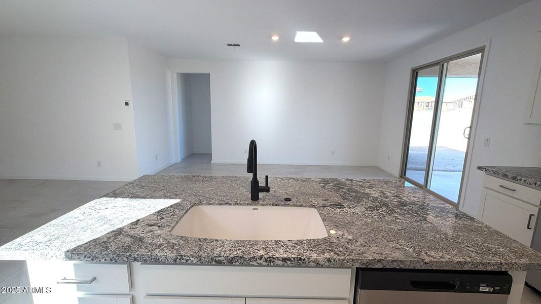 36F84E27-11C7-482D-B384-28621CA5302A