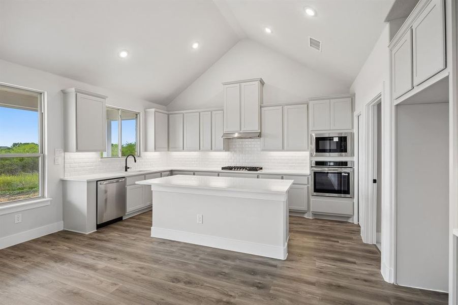 Furnished interior view inside a new home in Ellis Ranch Estates, Waxahachie (Image 12).