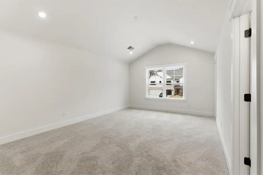 Spacious, unfurnished interior of a new home in Springside Reserve, Powder Springs (Image 34).
