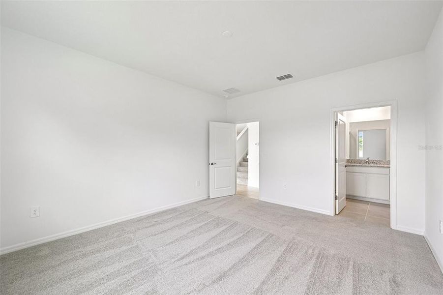 Spacious, unfurnished interior of a new home in Southpointe, Palmetto (Image 22). Spacious, unfurnished interior of a new home in Southpointe, Palmetto (Image 22).
