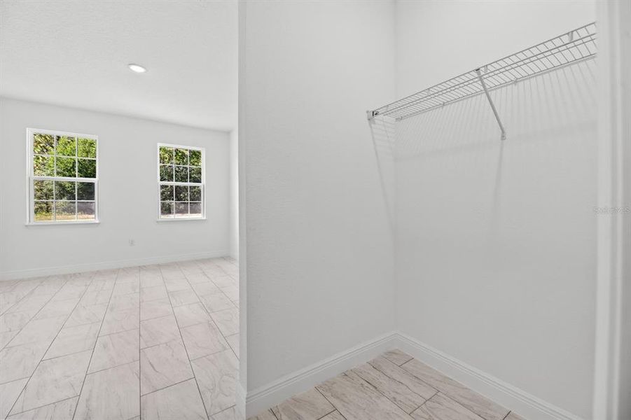 Spacious, unfurnished interior of a new home in , Citrus Springs (Image 23).