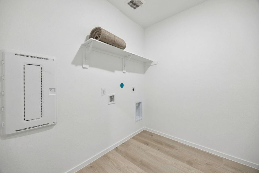 Spacious, unfurnished interior of a new home in Stokesbury, Waller (Image 20).
