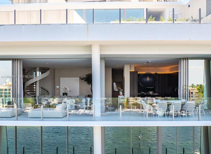 Condo located in Miami, FL showcasing its design and architecture (Image 33).