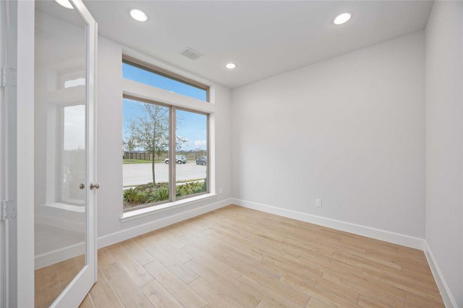 Spacious, unfurnished interior of a new home in Marvida 55' - Gated, Cypress (Image 22).