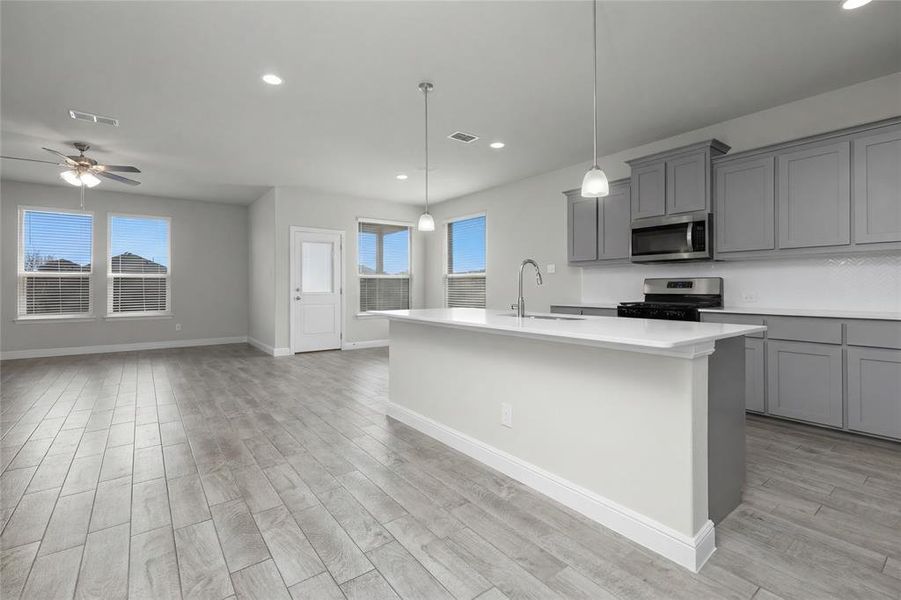 Furnished interior view inside a new home in Trails of Elizabeth Creek, Fort Worth (Image 11).