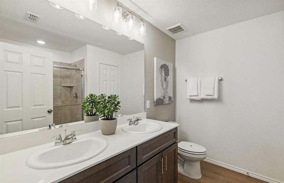 Spacious secondary bathroom *model representation Spacious secondary bathroom *model representation