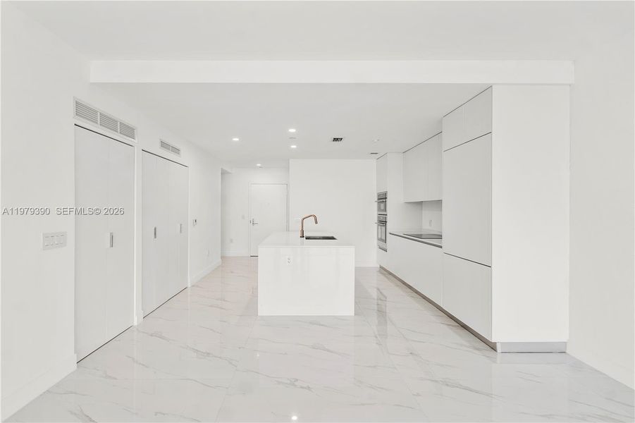 Spacious, unfurnished interior of a new home in Aria Reserve, Miami (Image 26).