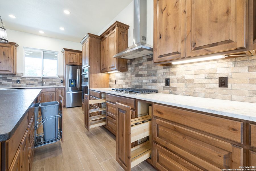 Furnished interior view inside a new home in , Bandera (Image 6).