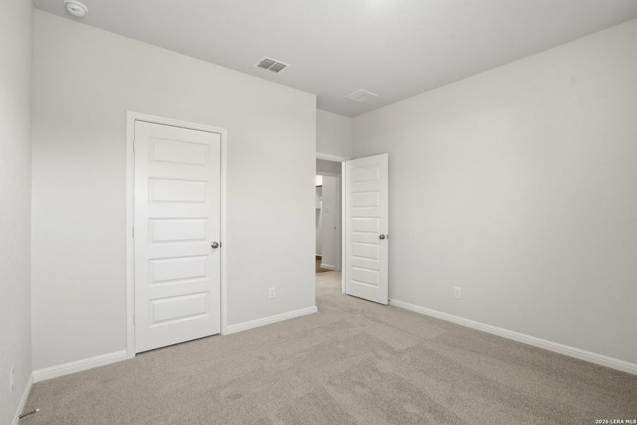 Spacious, unfurnished interior of a new home in Melissa Ranch, San Antonio (Image 15).