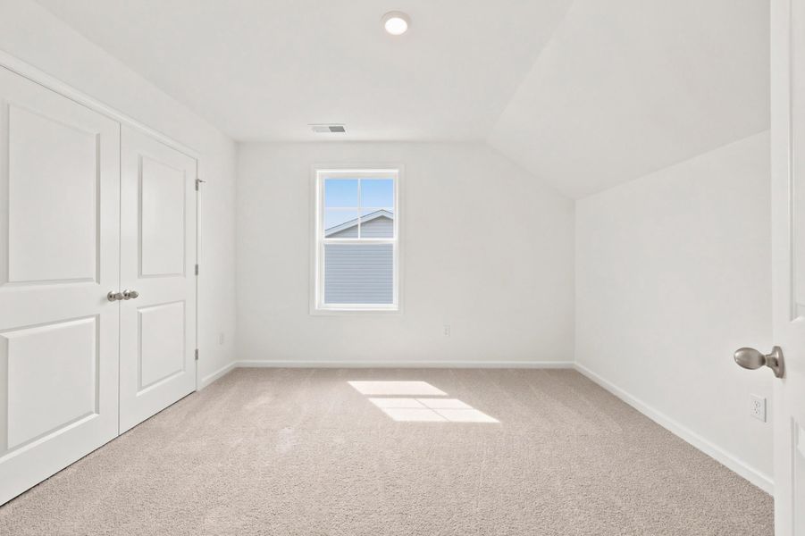 Spacious, unfurnished interior of a new home in Edgefield, Loris (Image 30).