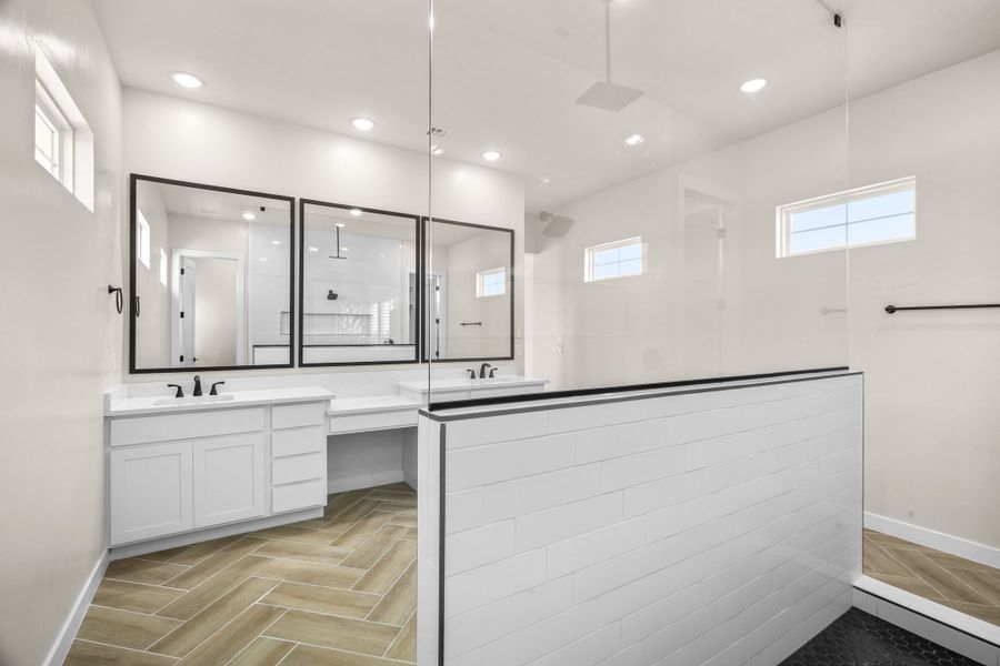 Furnished interior view inside a new home in Verdancia, El Paso (Image 19).