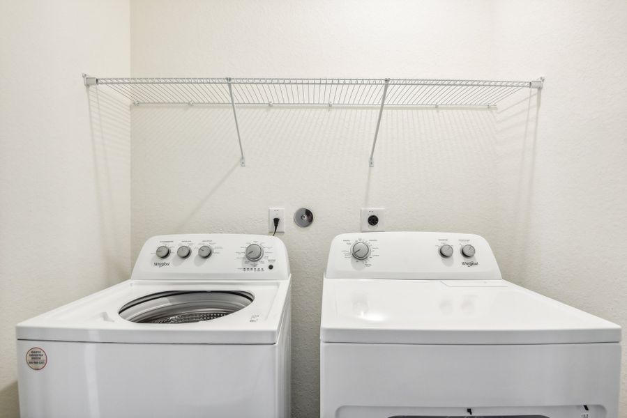 Representative interior finishes for a home built from the Sundial by Starlight Homes in Sutton Farms, San Antonio (Image 10). Representative interior finishes for a home built from the Sundial by Starlight Homes in Sutton Farms, San Antonio (Image 10).