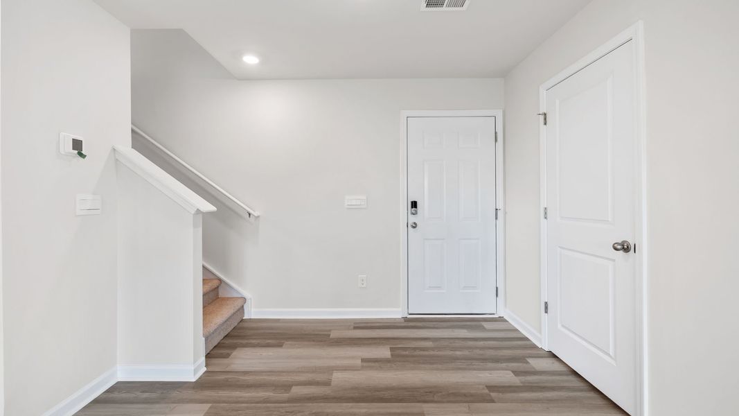 Spacious, unfurnished interior of a new home in Durbin Meadows, Fountain Inn (Image 12).